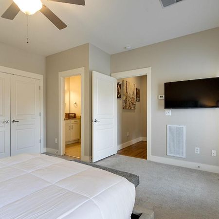 The Celebrity - Minutes To Broadway With A Balcony Apartment Nashville Bagian luar foto