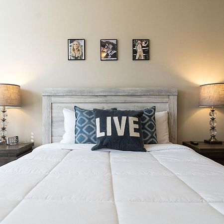 The Celebrity - Minutes To Broadway With A Balcony Apartment Nashville Bagian luar foto