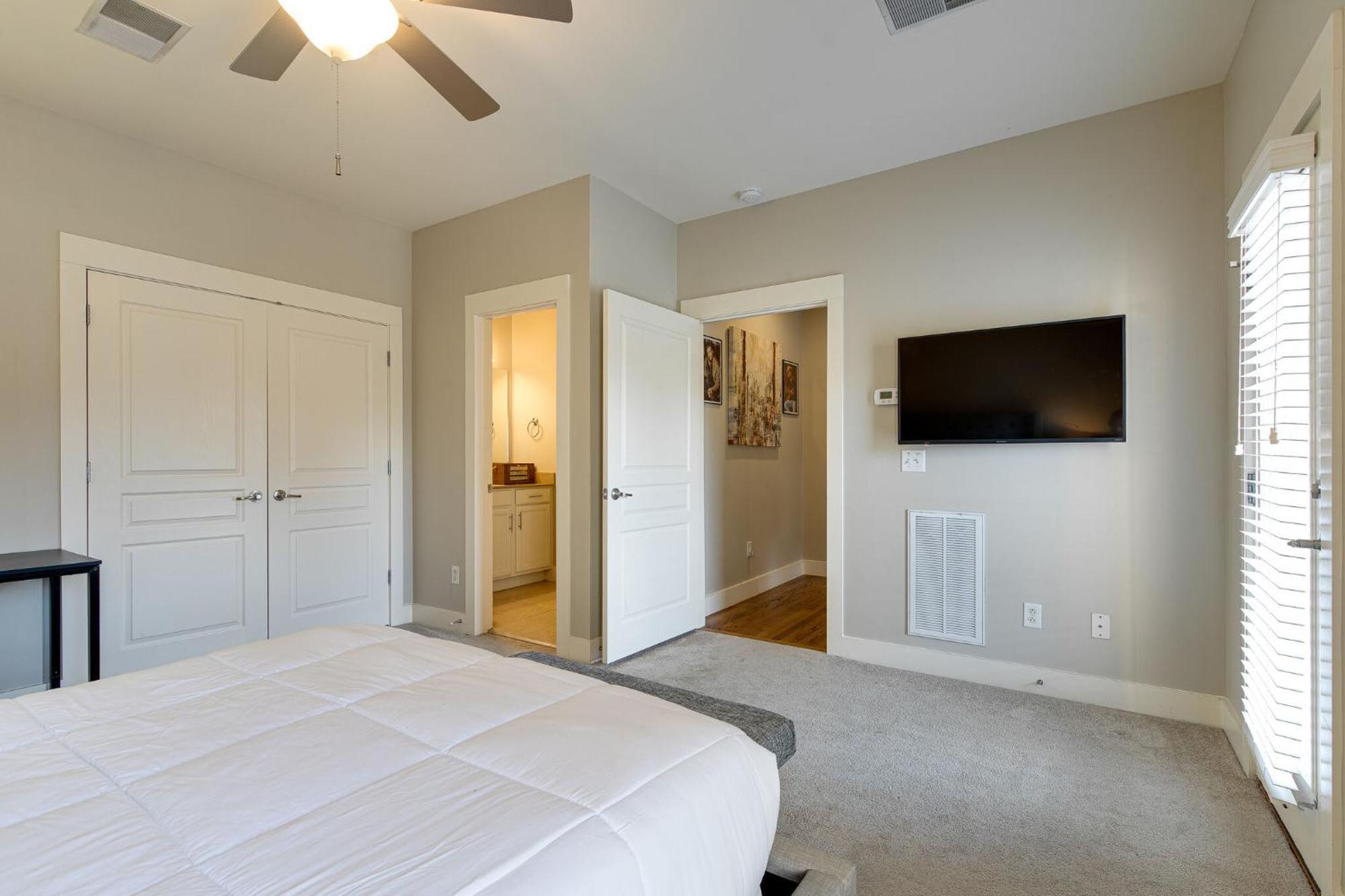The Celebrity - Minutes To Broadway With A Balcony Apartment Nashville Bagian luar foto