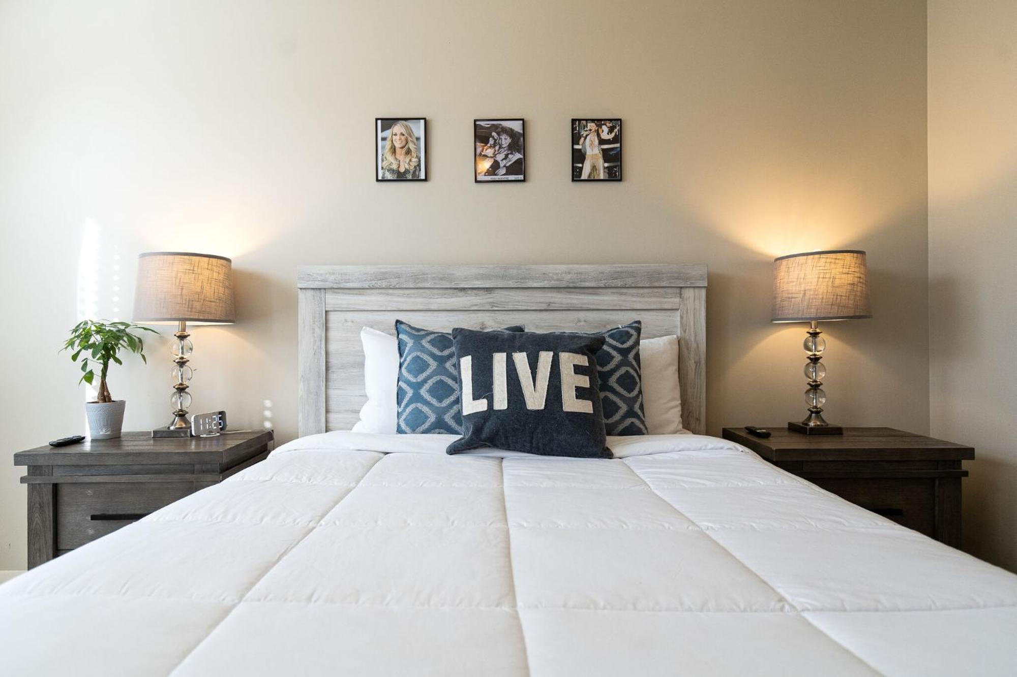 The Celebrity - Minutes To Broadway With A Balcony Apartment Nashville Bagian luar foto