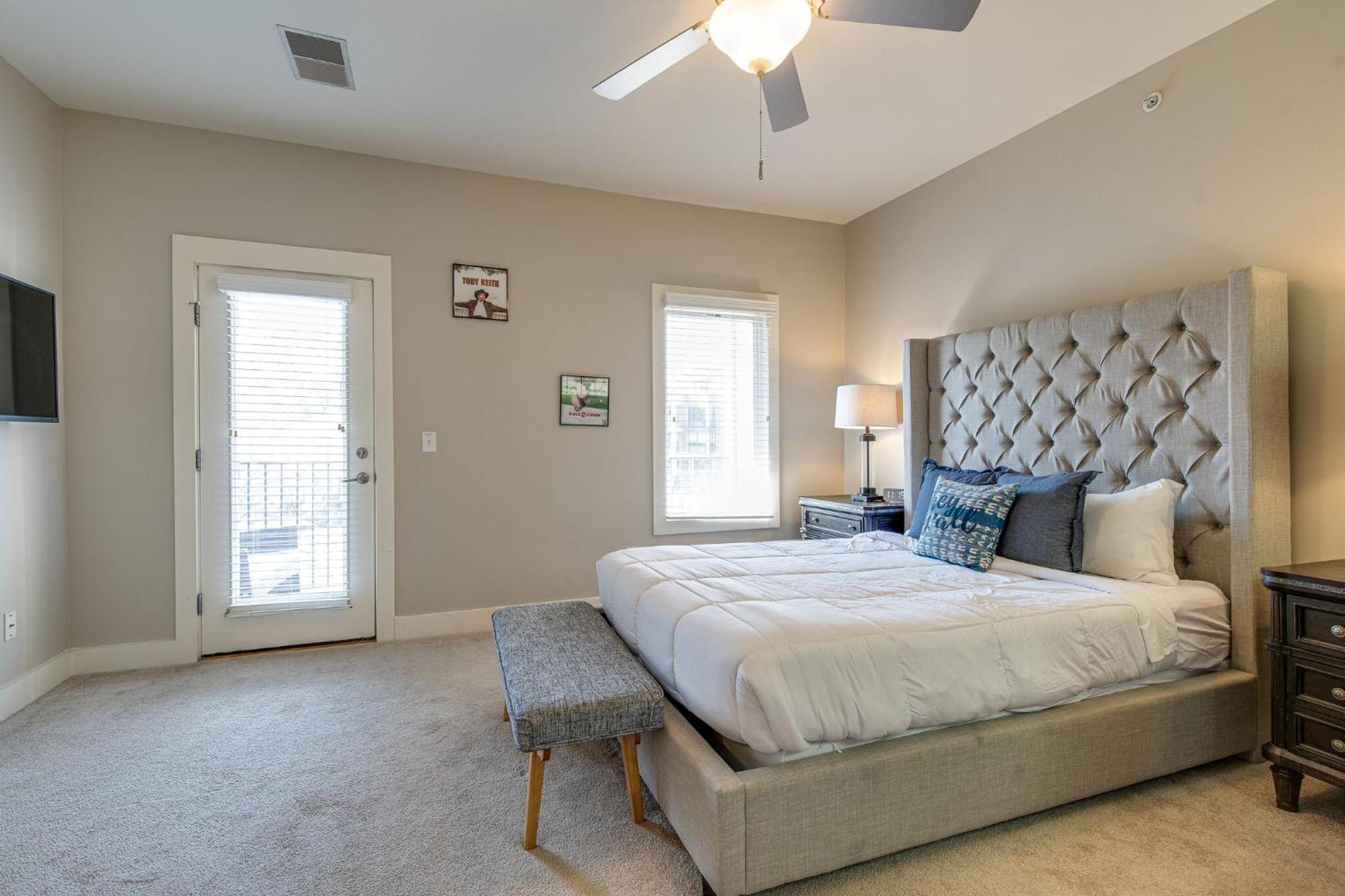 The Celebrity - Minutes To Broadway With A Balcony Apartment Nashville Bagian luar foto