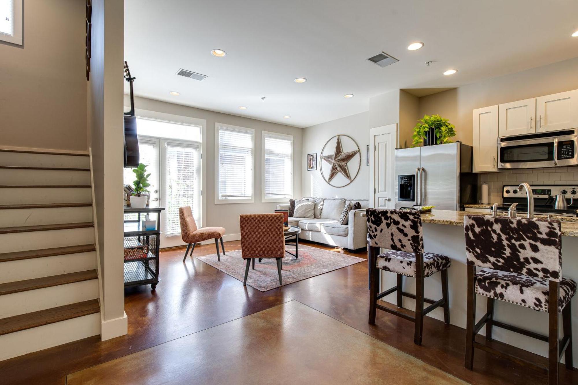 The Celebrity - Minutes To Broadway With A Balcony Apartment Nashville Bagian luar foto