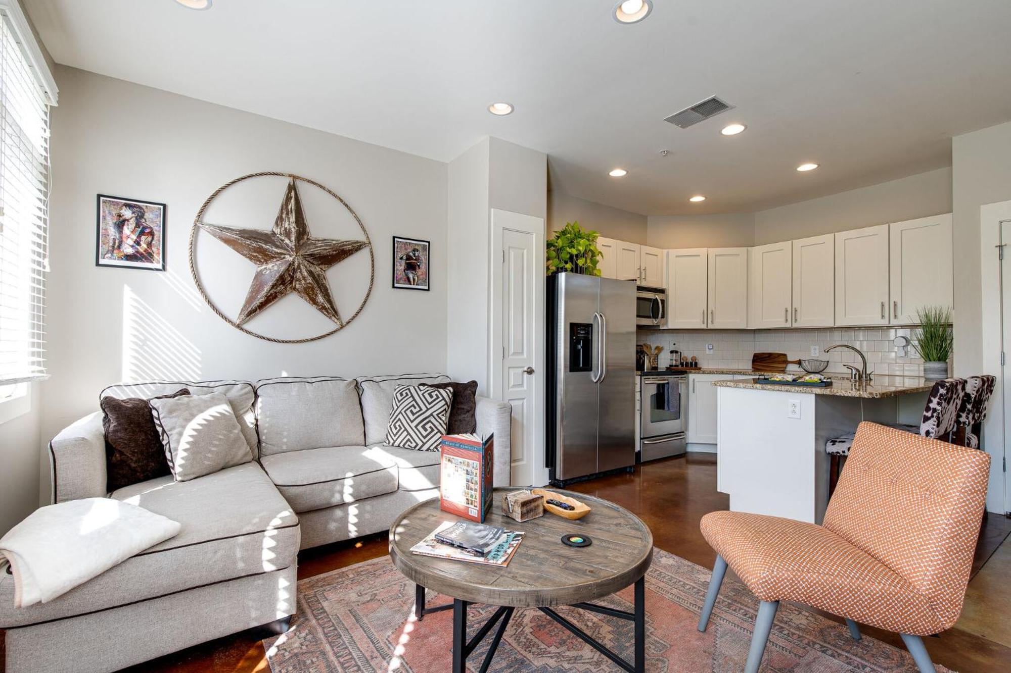 The Celebrity - Minutes To Broadway With A Balcony Apartment Nashville Bagian luar foto