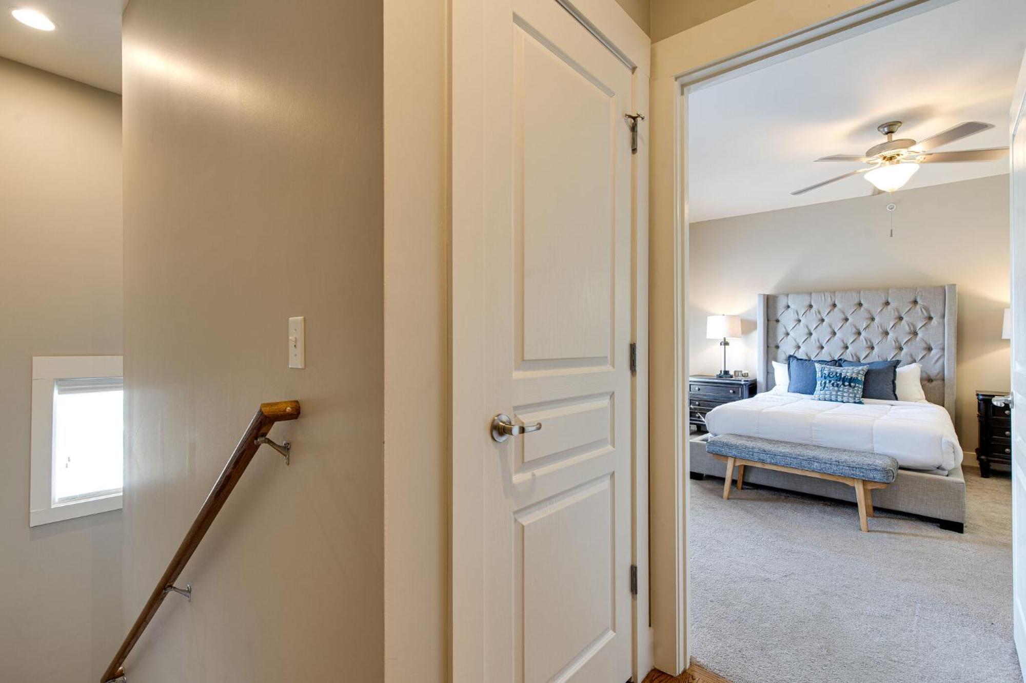 The Celebrity - Minutes To Broadway With A Balcony Apartment Nashville Bagian luar foto