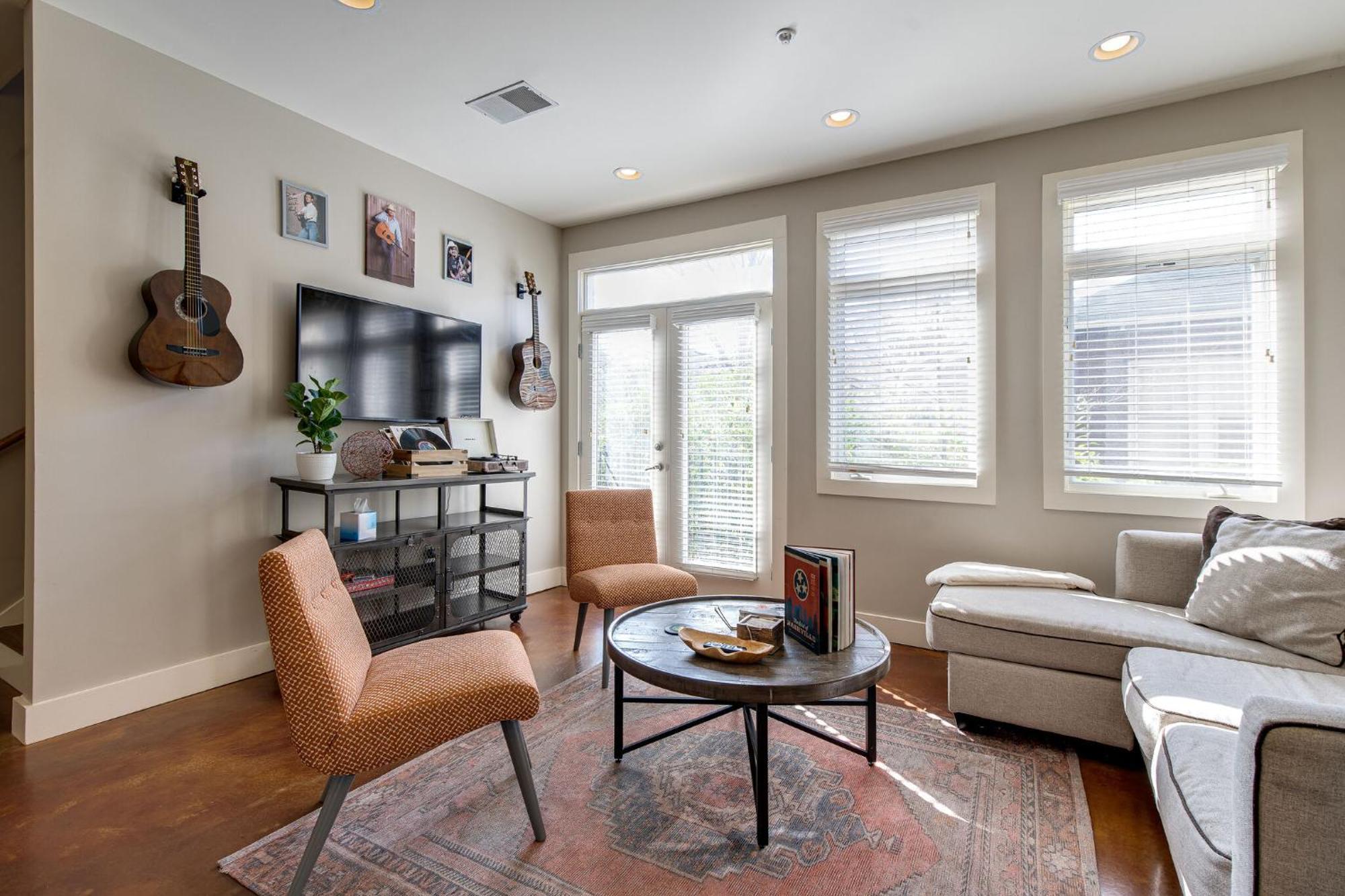 The Celebrity - Minutes To Broadway With A Balcony Apartment Nashville Bagian luar foto