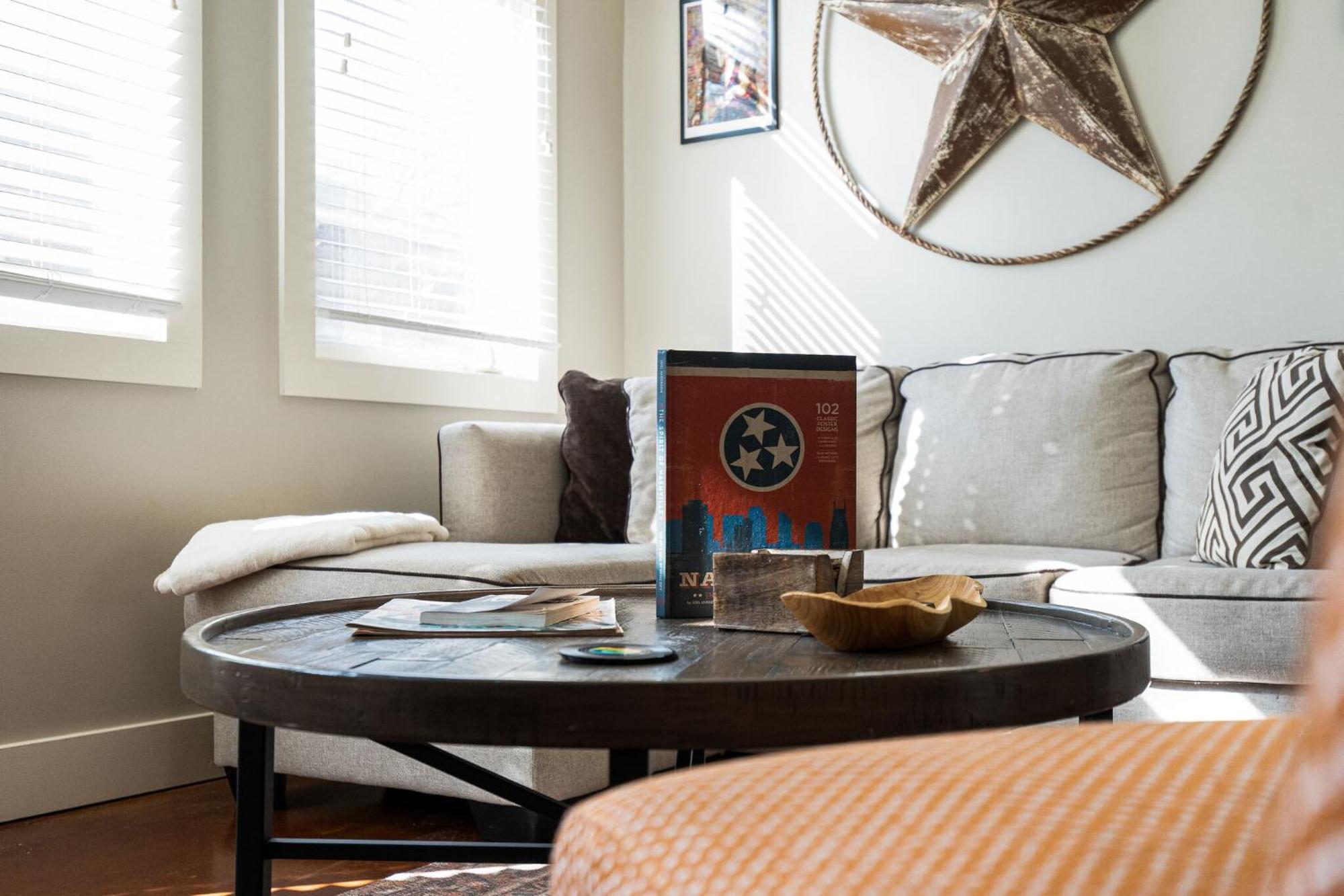 The Celebrity - Minutes To Broadway With A Balcony Apartment Nashville Bagian luar foto