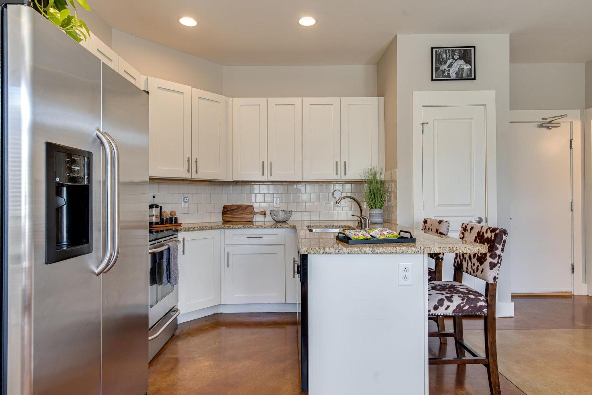 The Celebrity - Minutes To Broadway With A Balcony Apartment Nashville Bagian luar foto