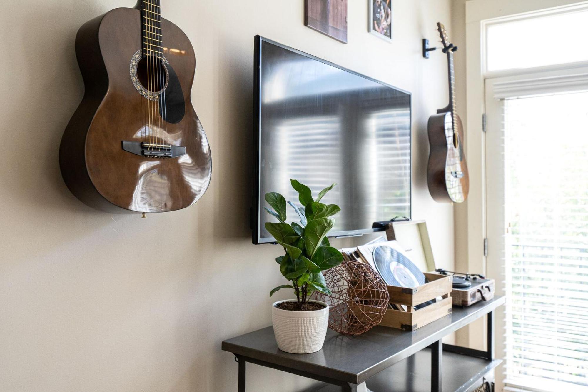 The Celebrity - Minutes To Broadway With A Balcony Apartment Nashville Bagian luar foto