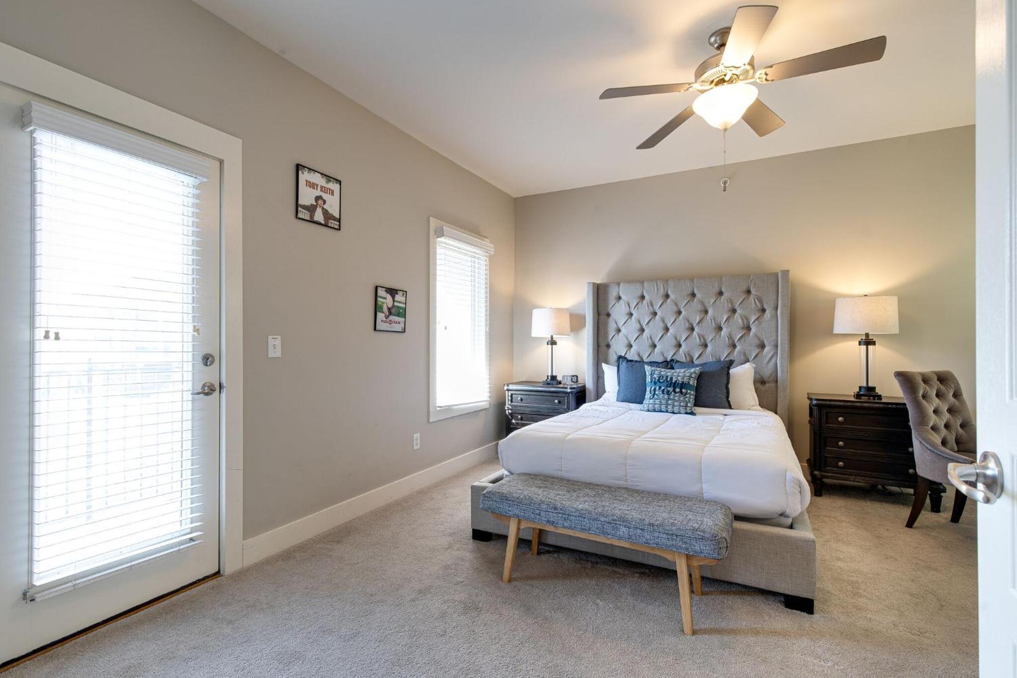 The Celebrity - Minutes To Broadway With A Balcony Apartment Nashville Bagian luar foto